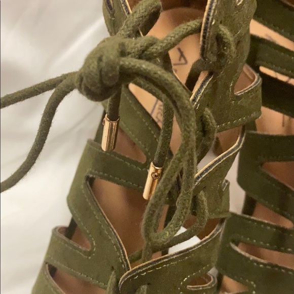 Navy Green heels - Picture 4 of 6